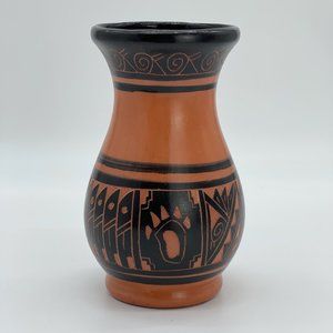 Traditional Navajo Dine Pottery Vase Signed Vincent Hicks Bear Claw